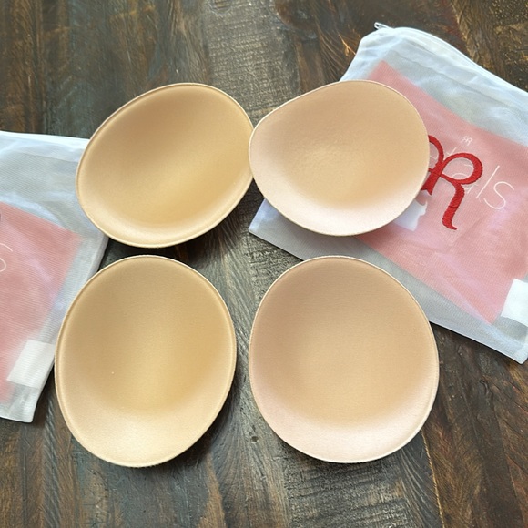 Ruby Ribbon 🎀 - Picture 2 of 2